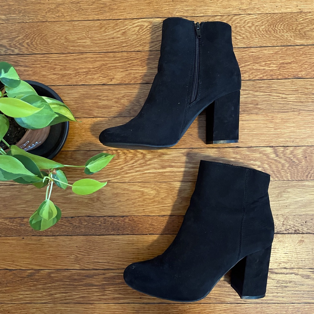 Suede Booties Euc